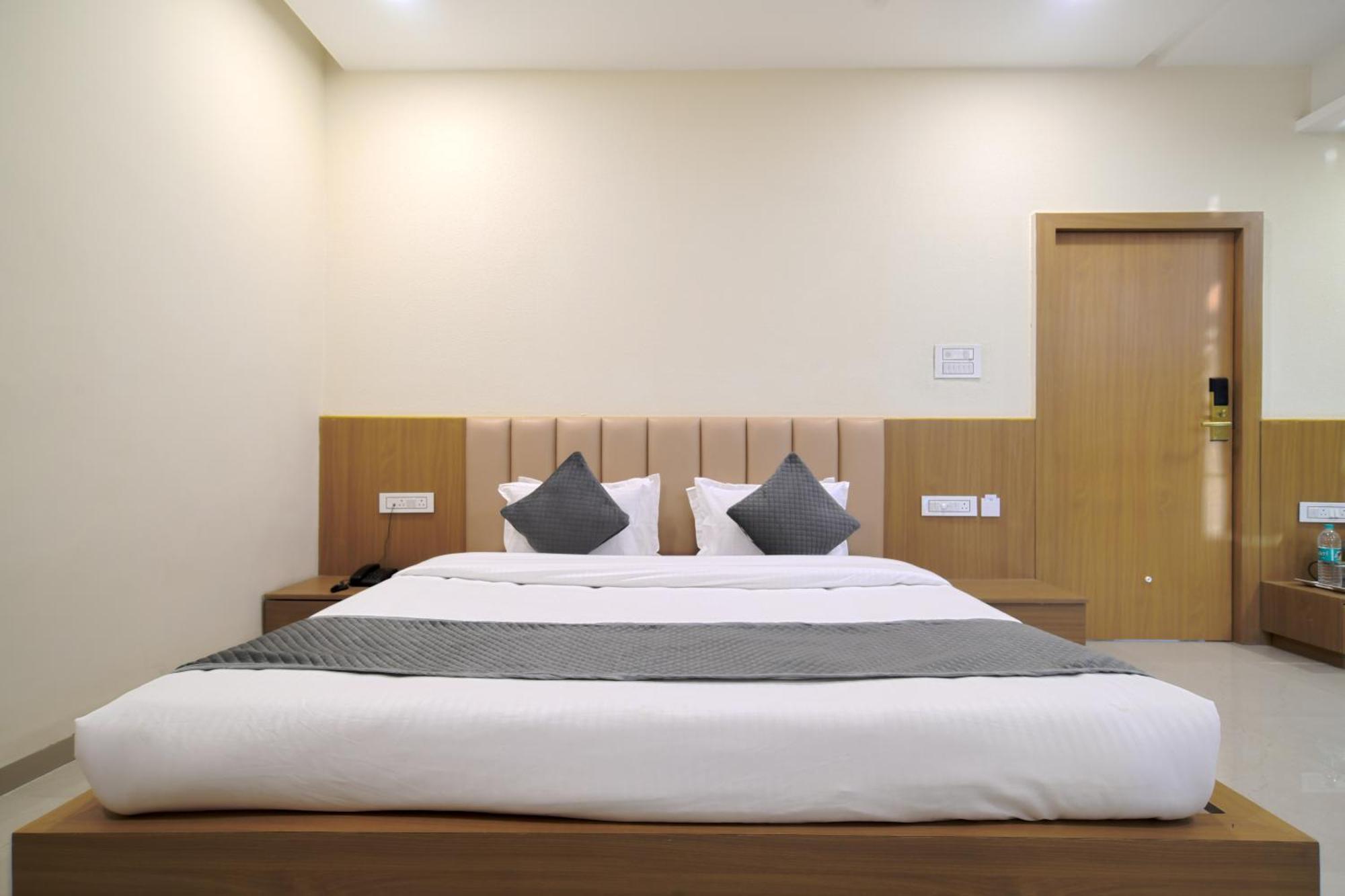 Hotel Shivlok Ujjain Oda fotoğraf