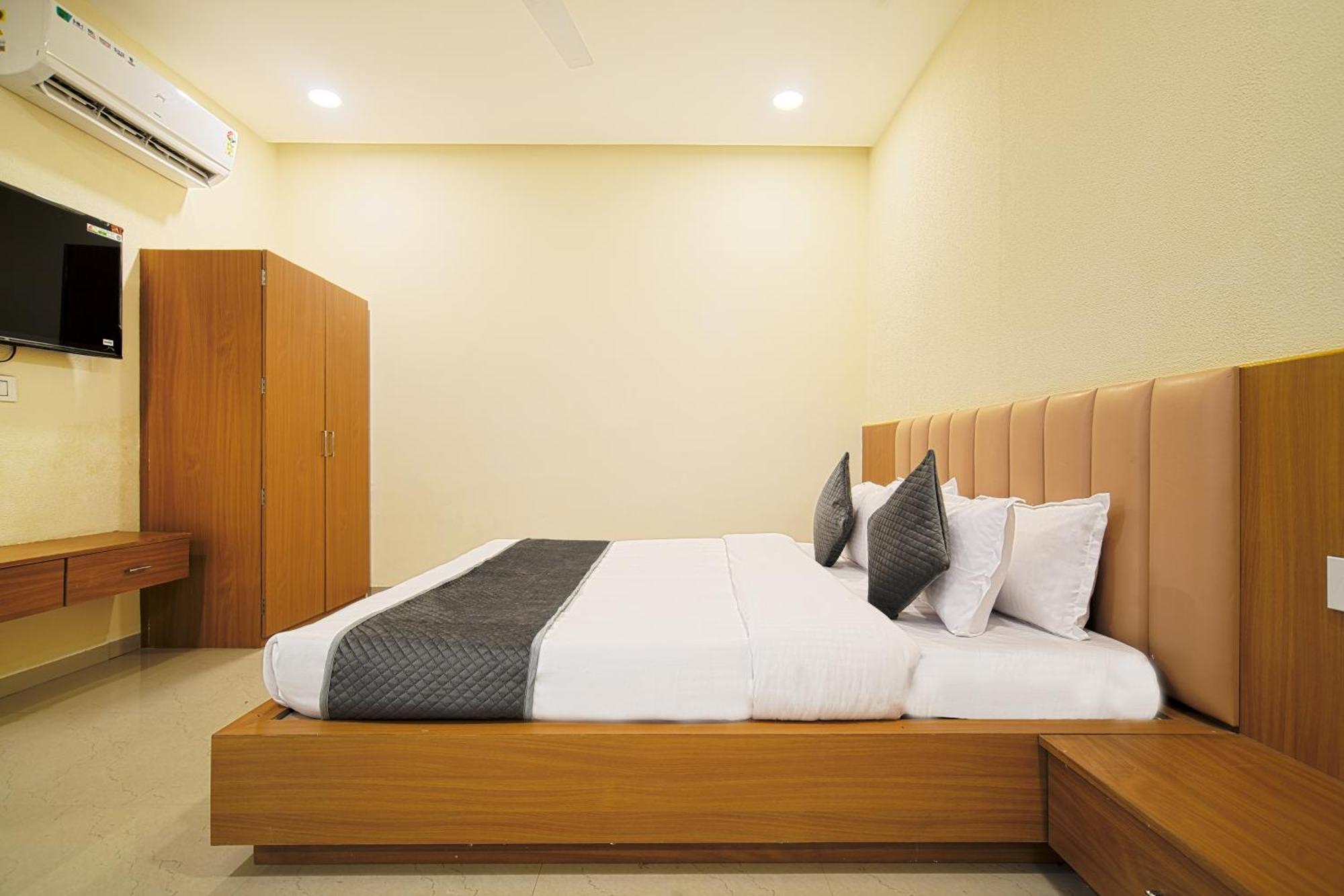 Hotel Shivlok Ujjain Oda fotoğraf