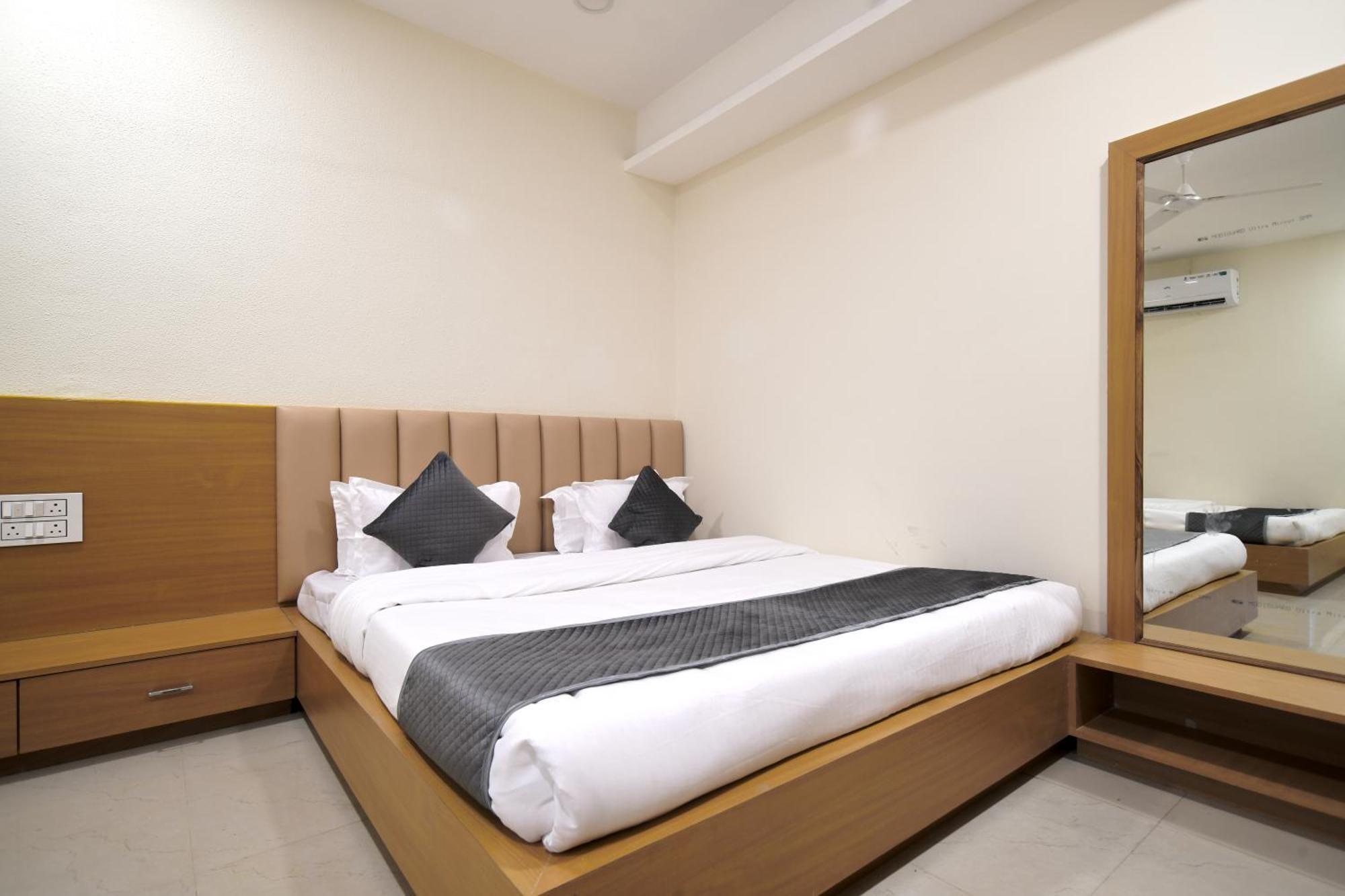 Hotel Shivlok Ujjain Oda fotoğraf