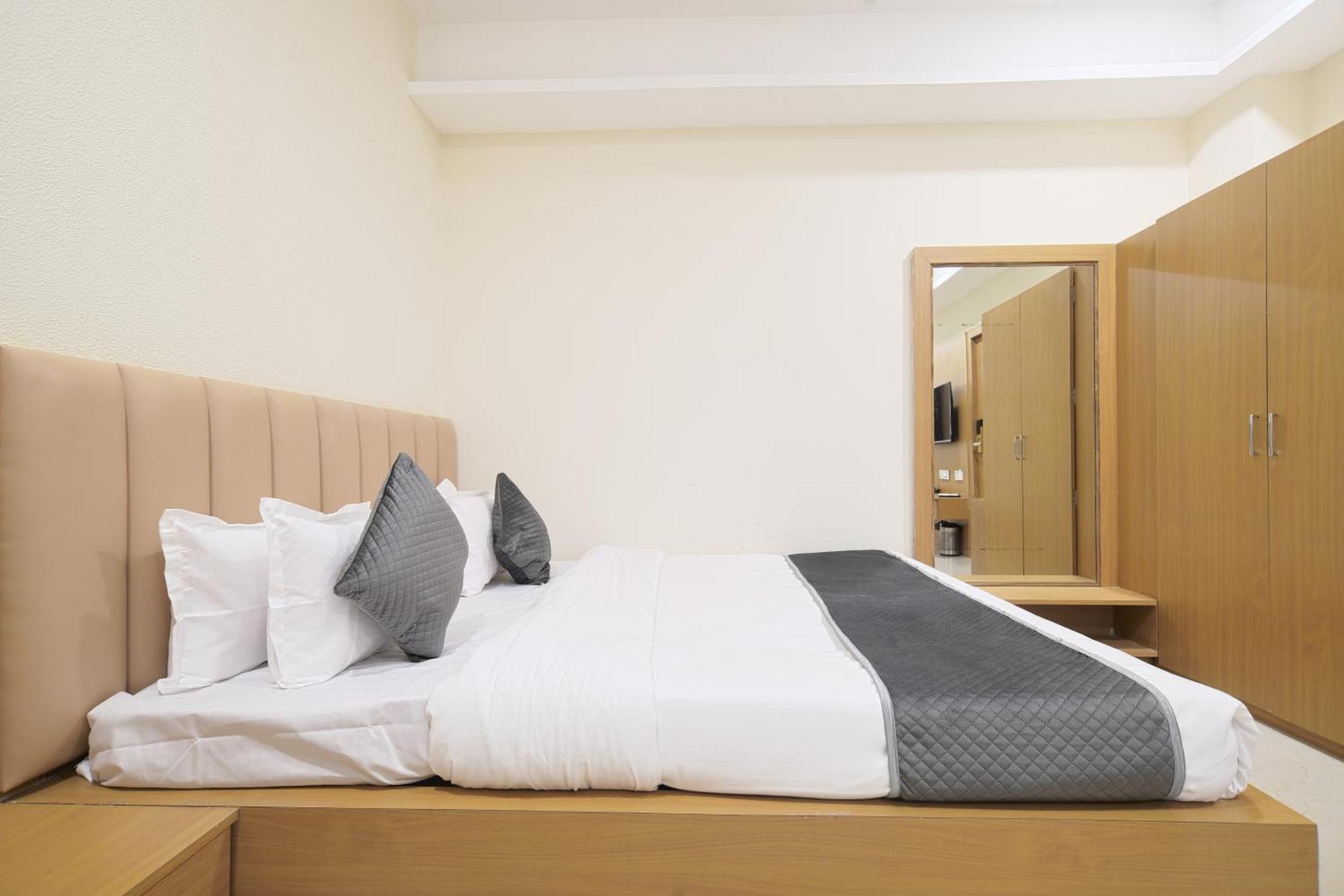 Hotel Shivlok Ujjain Oda fotoğraf