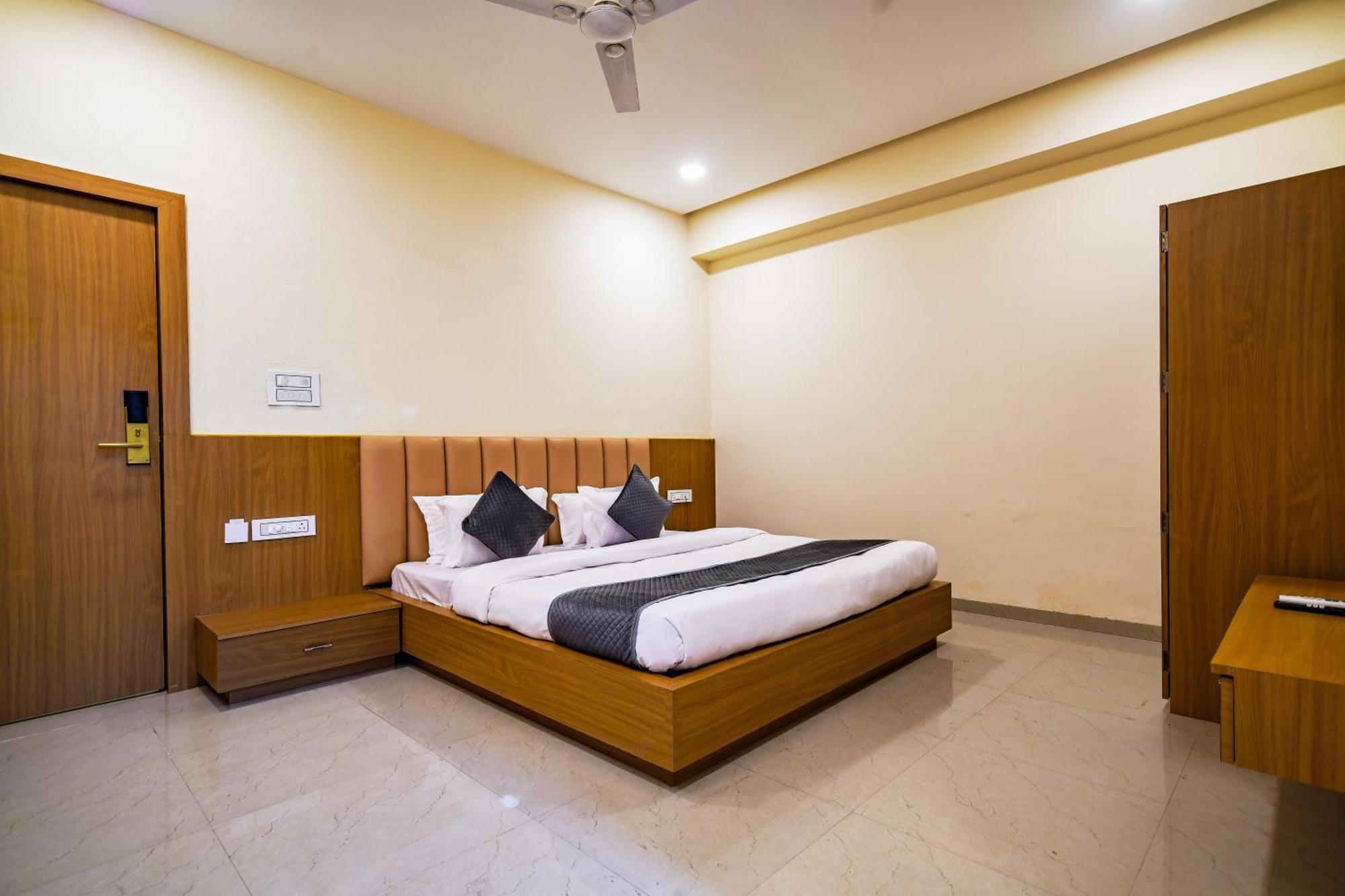 Hotel Shivlok Ujjain Oda fotoğraf