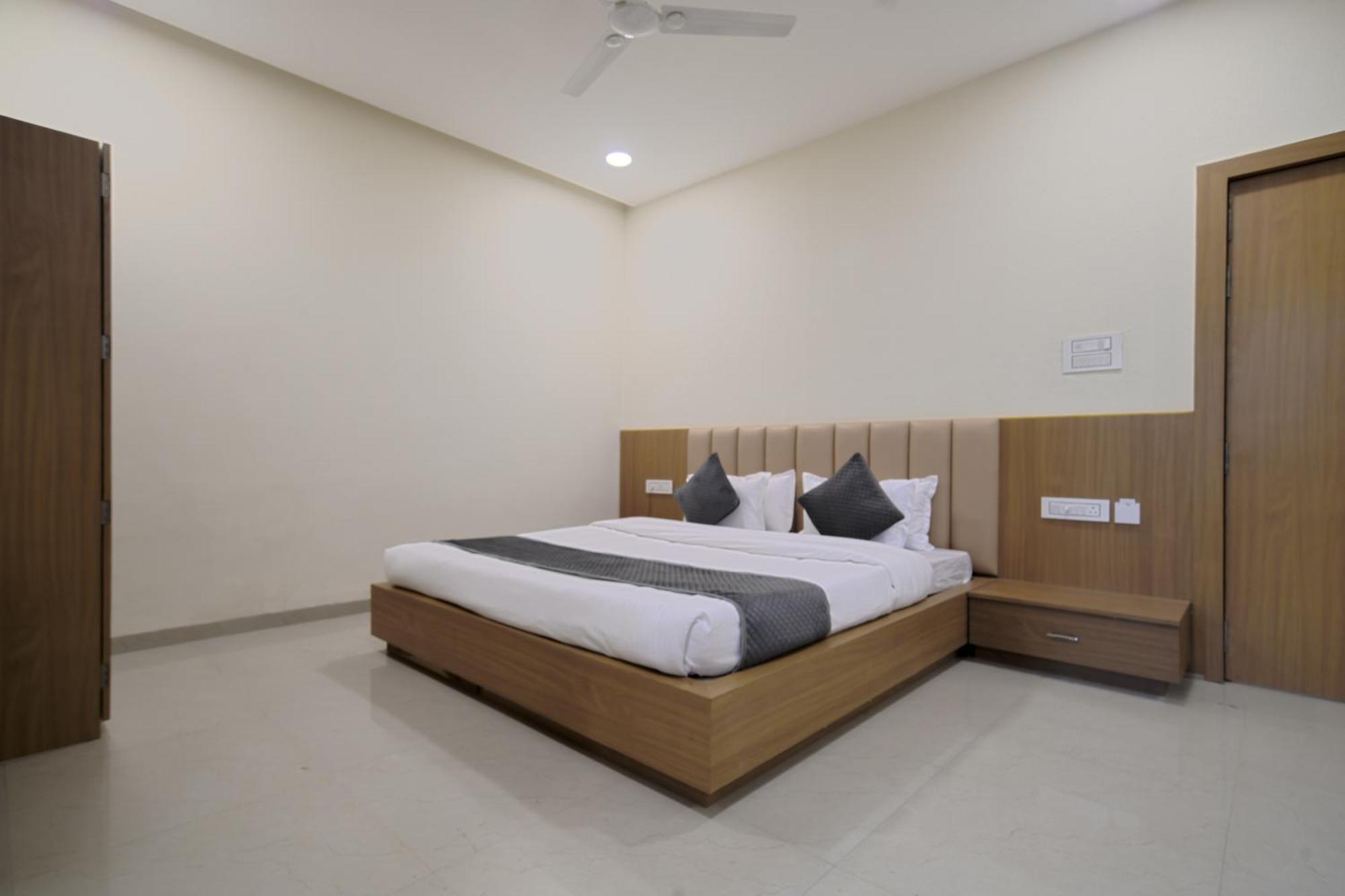 Hotel Shivlok Ujjain Oda fotoğraf