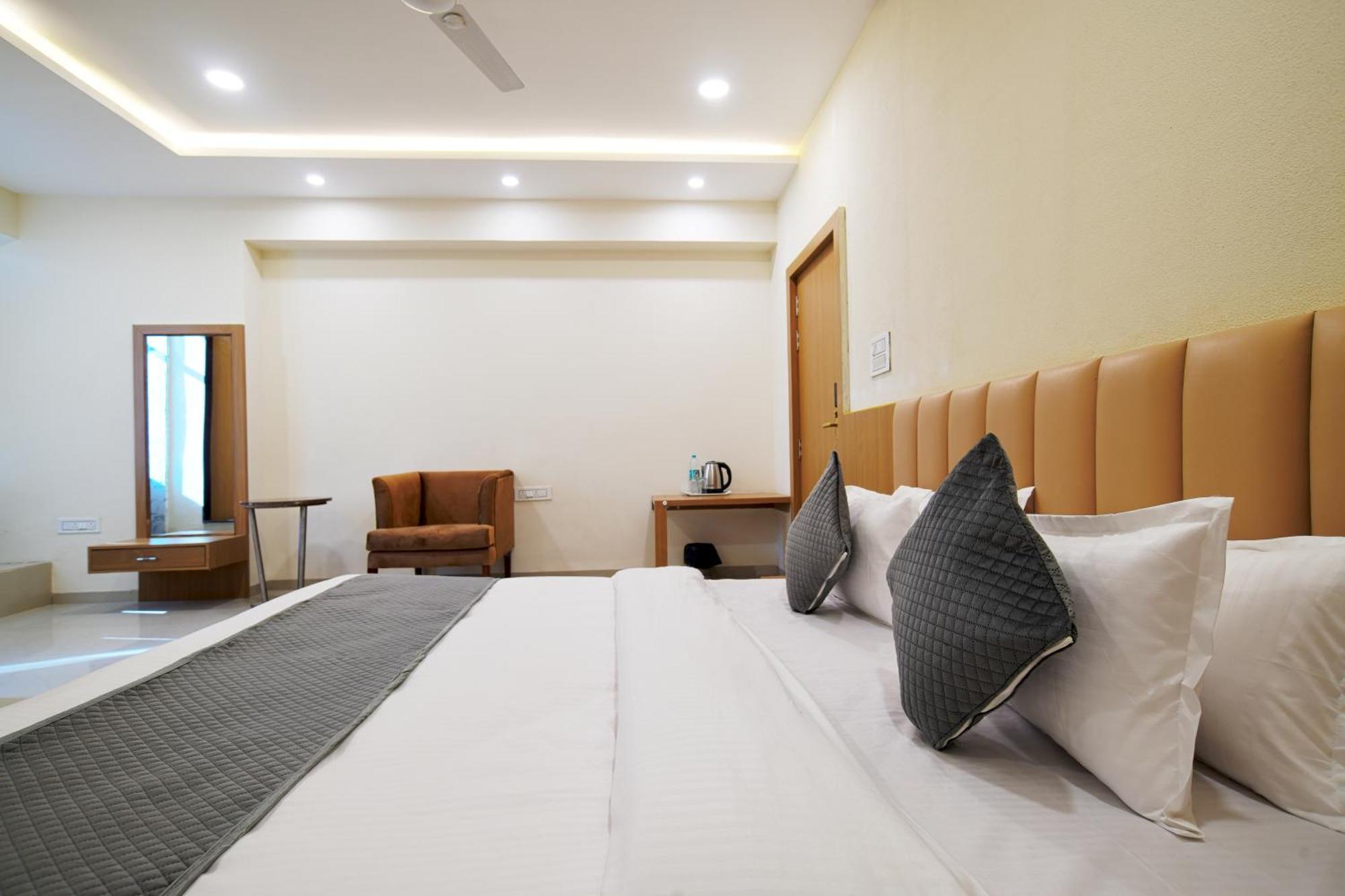 Hotel Shivlok Ujjain Oda fotoğraf