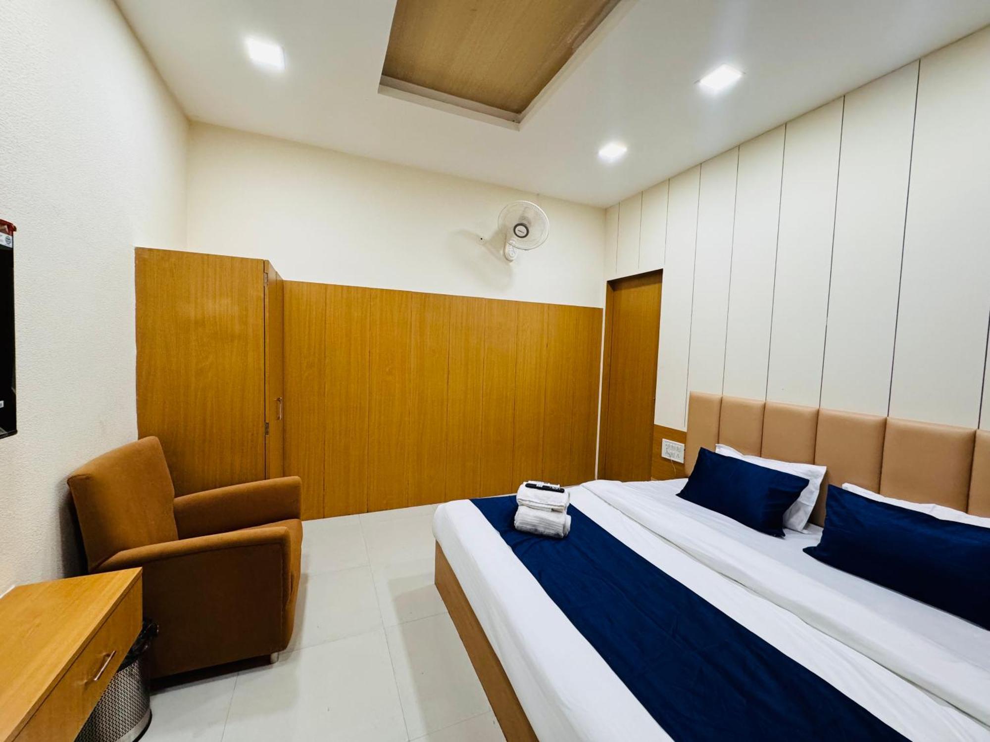 Hotel Shivlok Ujjain Oda fotoğraf